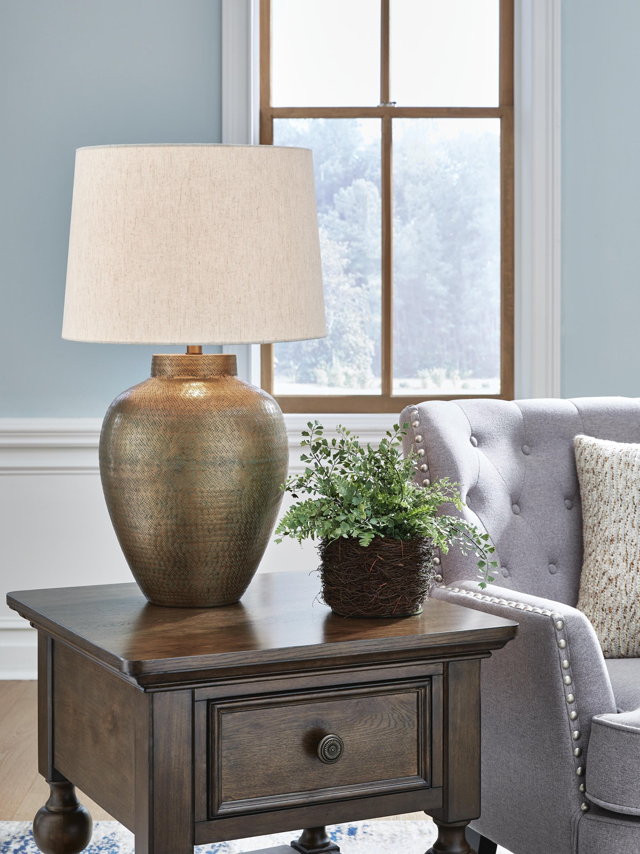 Madney Metal Table Lamp (1/CN) – Cadwell Furniture