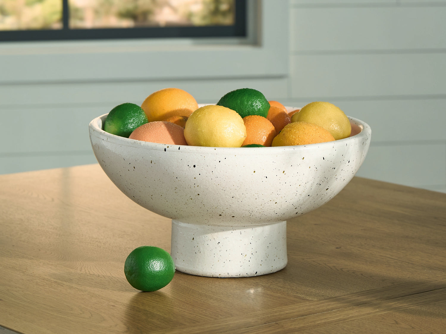 Accessories > Bowls and Trays